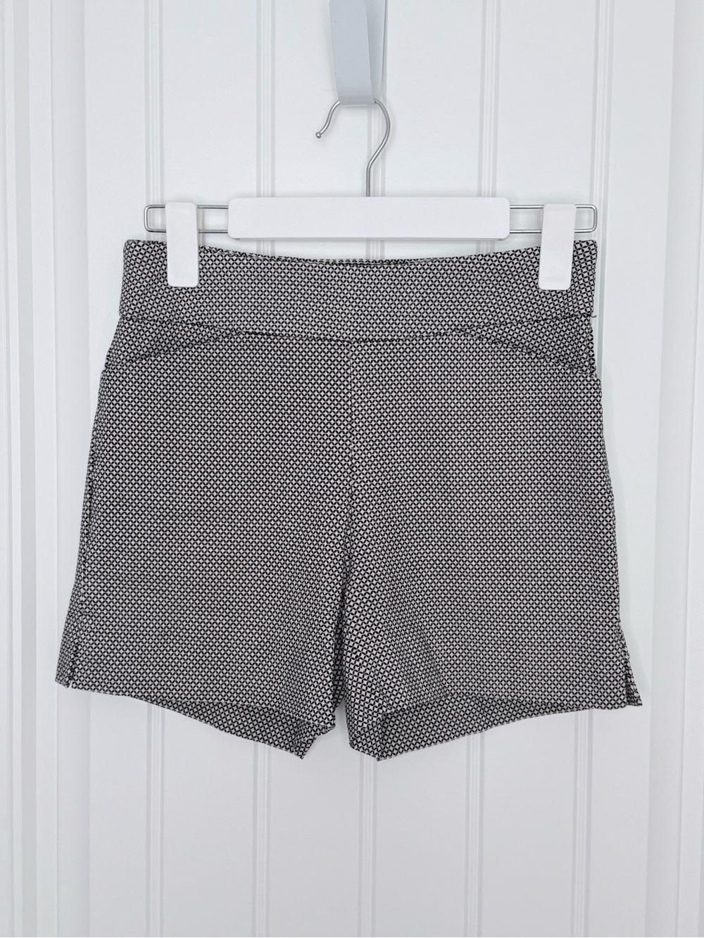 Jules & Leopold Black and White Micro-Pattern High Waist Shorts with Pockets